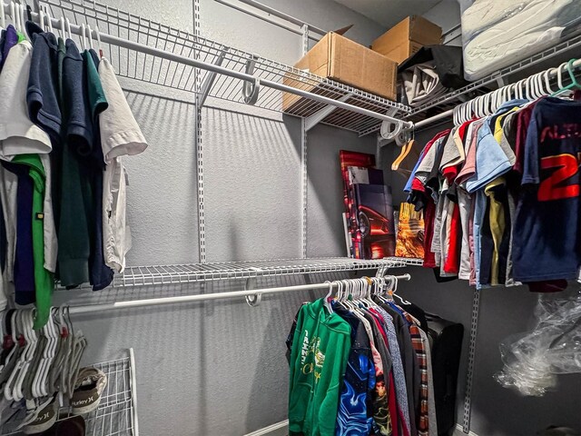 902 51st St, Galveston, TX 77551 - view of spacious closet