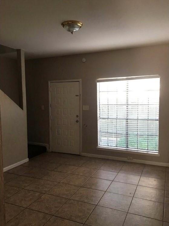 8714 Village Of Fondren Dr, Houston, TX 77071 - photo 5
