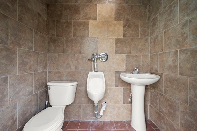 13306 Boca Raton Dr, Houston, TX 77069 - half bathroom with toilet and tile walls