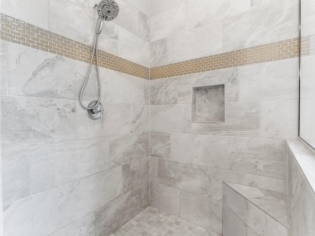 103 Lakeshore Ct, Clute, TX 77531 - bathroom featuring a tile shower