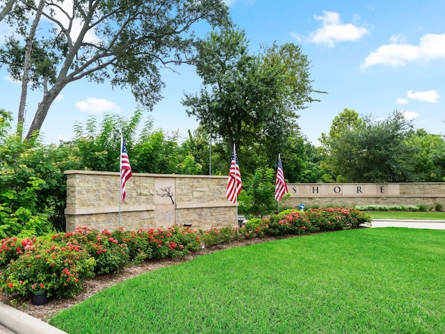 103 Lakeshore Ct, Clute, TX 77531 - community / neighborhood sign featuring a lawn