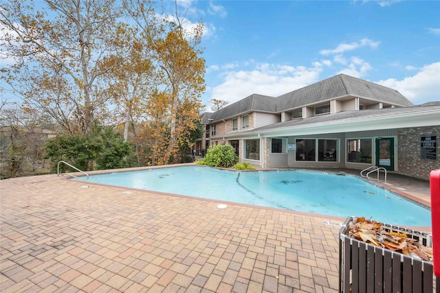 2230 S Piney Point Rd Unit 206, Houston, TX 77063 - community pool with a patio area