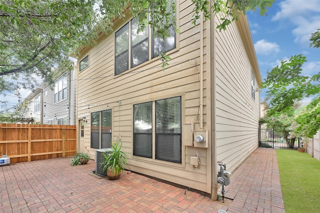 1320 Studer St, Houston, TX 77007 - rear view of house featuring a patio