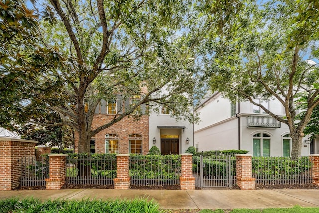 1126 Lake Pointe Pkwy, Sugar Land, TX 77478 - view of front of property featuring a fenced front yard and brick siding