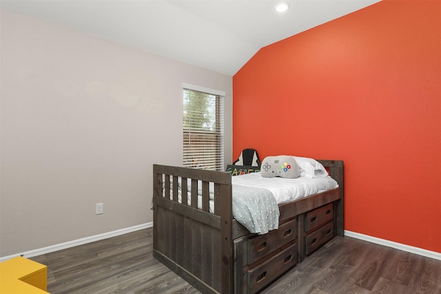 3051 Newcastle Crest Ln, Dickinson, TX 77539 - bedroom featuring vaulted ceiling, wood finished floors, and recessed lighting