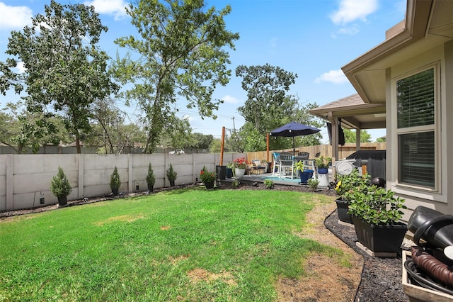 3051 Newcastle Crest Ln, Dickinson, TX 77539 - fenced backyard with a patio area