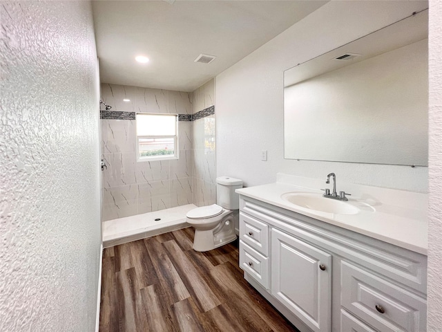 2328 Wimcrest St, Galveston, TX 77551 - bathroom featuring tiled shower, vanity, and wood finished floors