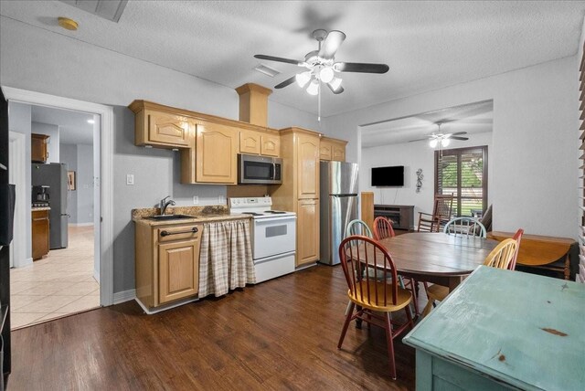 704 Heritage Oaks Dr, Angleton, TX 77515 - photo 32