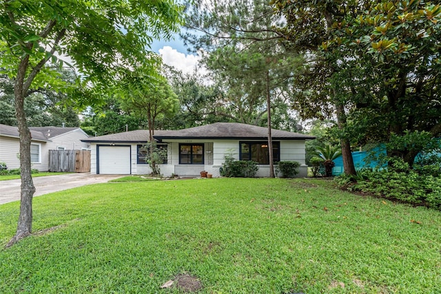1226 Timbergrove Ln, Houston, TX 77008 - ranch-style home with driveway and a garage