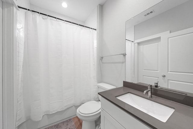734 W Donovan St, Houston, TX 77091 - full bath with vanity, recessed lighting, and shower / tub combo with curtain