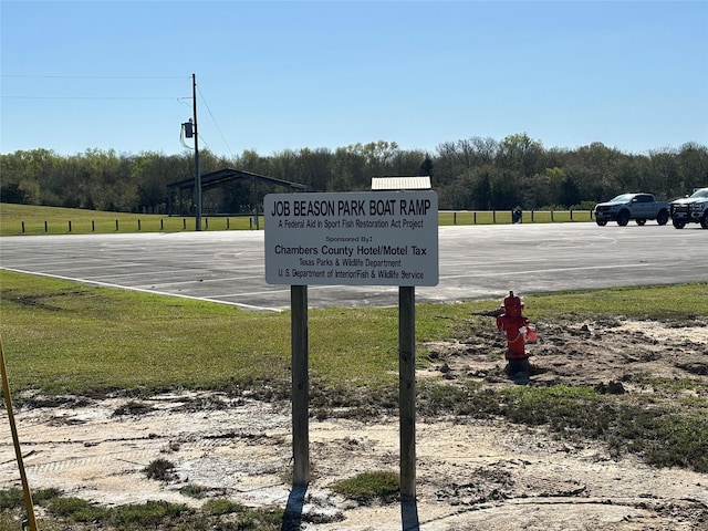 608 Neirbo St, Anahuac, TX 77514