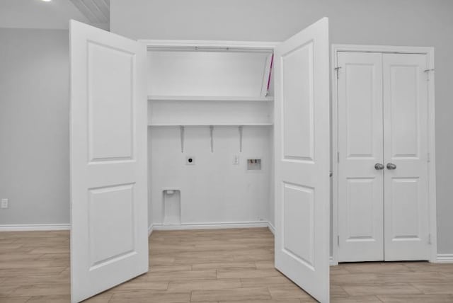 16850 Glenheath, Montgomery, TX 77316 - laundry room featuring hookup for an electric dryer, hookup for a washing machine, and light wood finished floors