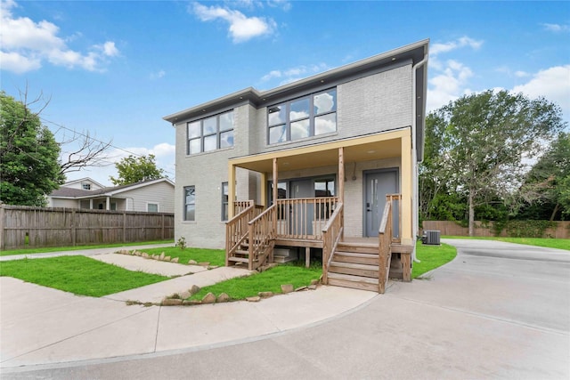 102 Glendale St, Houston, TX 77012 - contemporary house featuring brick siding and covered porch