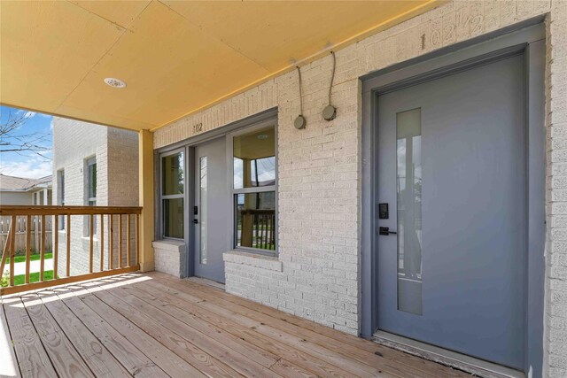102 Glendale St, Houston, TX 77012 - view of wooden deck