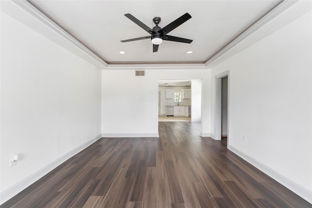 102 Glendale St, Houston, TX 77012 - empty room with a ceiling fan, dark wood-style flooring, and recessed lighting