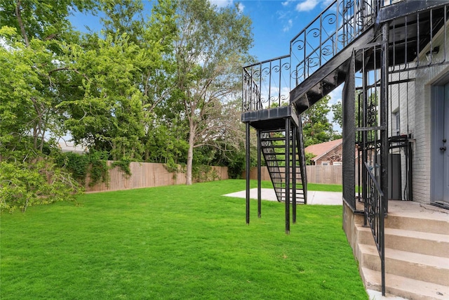 102 Glendale St, Houston, TX 77012 - view of yard with stairway