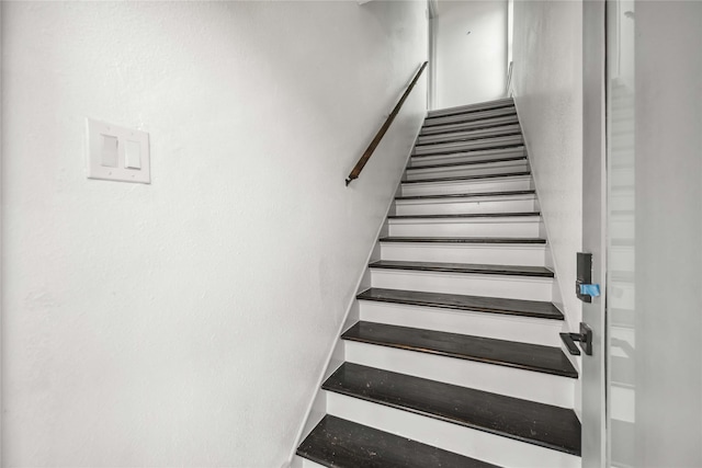102 Glendale St, Houston, TX 77012 - view of stairway