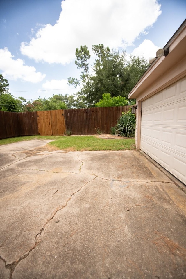 17106 Spring Creek Forest Dr, Spring, TX 77379 - garage with concrete driveway