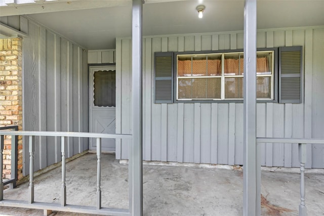 7202 Pinetex Dr, Houston, TX 77396 - entrance to property featuring board and batten siding