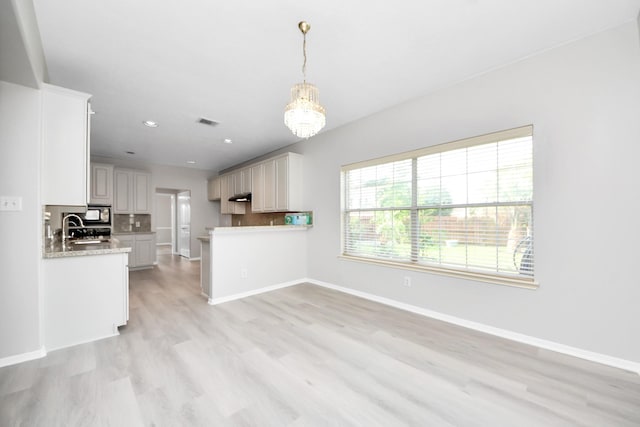 6803 Chapelfield Ln, Houston, TX 77049 - kitchen with light wood-style floors, recessed lighting, decorative backsplash, pendant lighting, and a peninsula