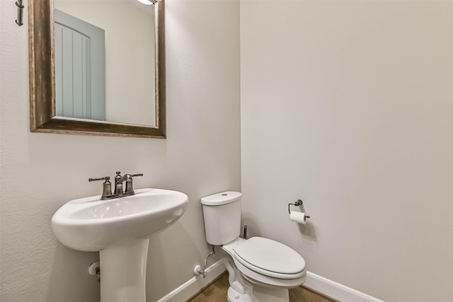 1939 Heather Canyon Dr, Pearland, TX 77089 - bathroom with baseboards