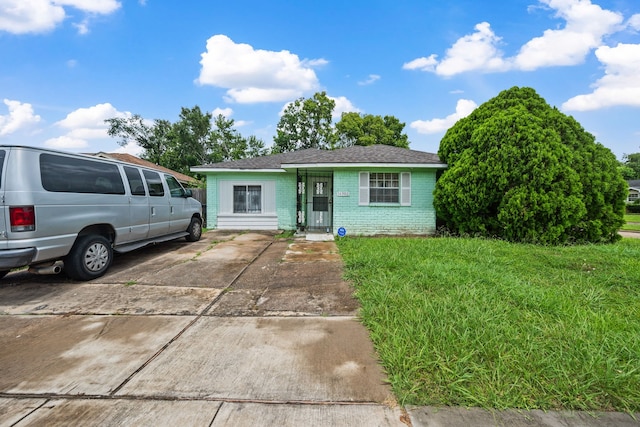11302 Murr Way, Houston, TX 77048 - view of front of property featuring brick siding, driveway, and a front yard
