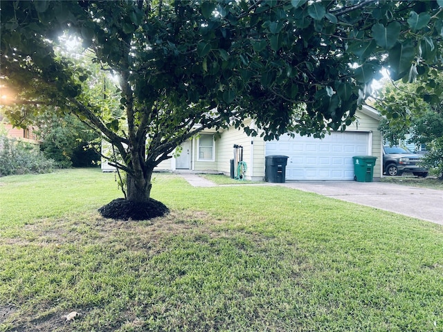 7350 Hurtgen Forest Rd, Houston, TX 77033 - view of front facade featuring driveway, a front yard, and a garage