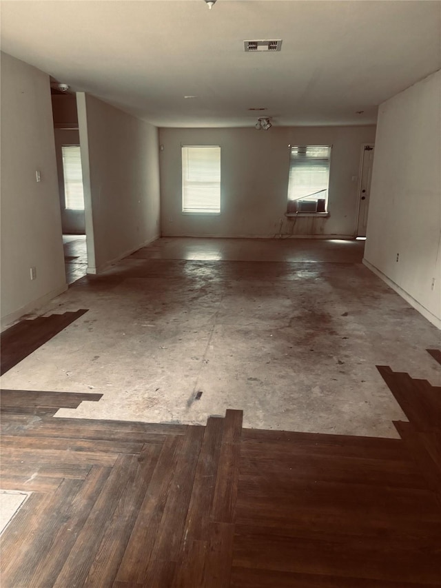 7350 Hurtgen Forest Rd, Houston, TX 77033 - unfurnished room featuring healthy amount of natural light