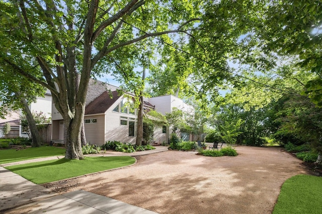 6532 Community Dr, West University Place, TX 77005 - view of front of property with a front yard