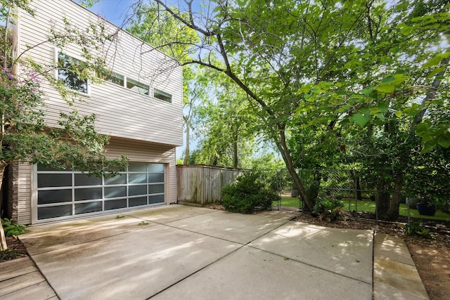 6532 Community Dr, West University Place, TX 77005 - view of side of property featuring an attached garage