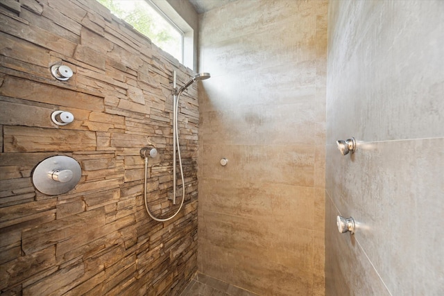 6532 Community Dr, West University Place, TX 77005 - full bathroom featuring a tile shower