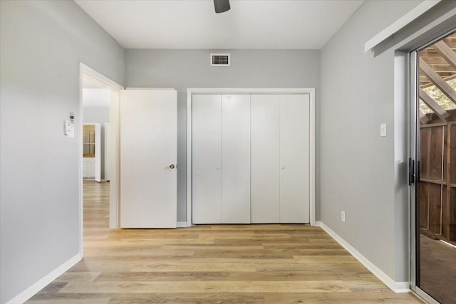 4747 Nasa Pkwy Unit 110, Seabrook, TX 77586 - unfurnished bedroom featuring light wood-style floors, a closet, and ceiling fan