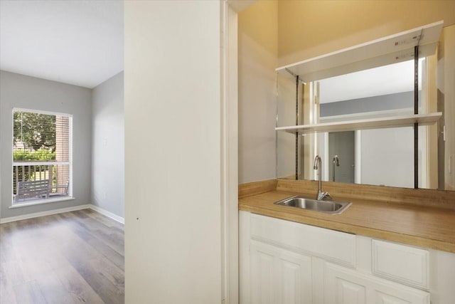 4747 Nasa Pkwy Unit 110, Seabrook, TX 77586 - indoor wet bar featuring wood finished floors and baseboards