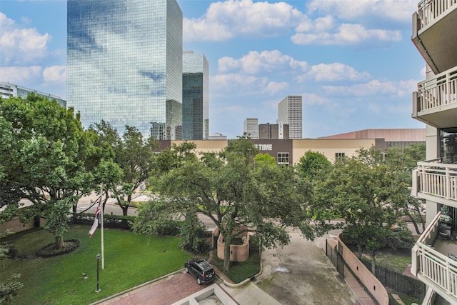 15 Greenway Plz Unit 5C, Houston, TX 77046 - view of community with a city view and a yard