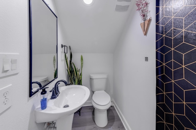 727 E 40th St, Houston, TX 77022 - bathroom featuring lofted ceiling and wood finished floors