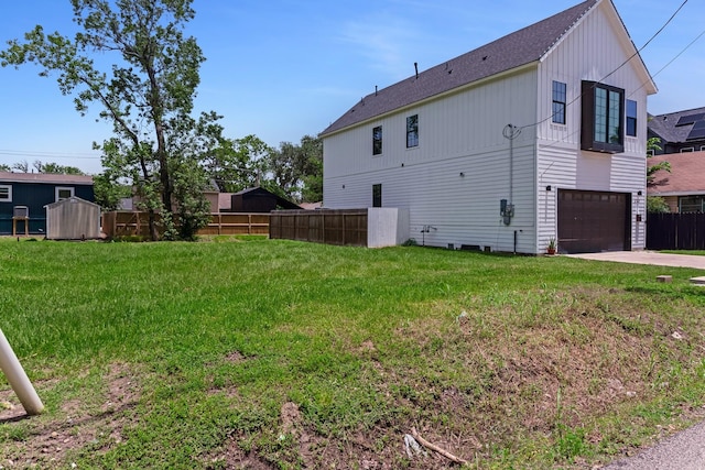 727 E 40th St, Houston, TX 77022 - view of property exterior featuring a garage and driveway