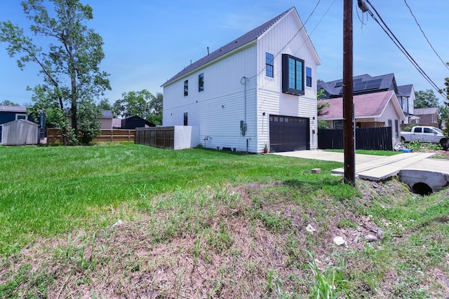 727 E 40th St, Houston, TX 77022 - view of side of property featuring an attached garage and driveway