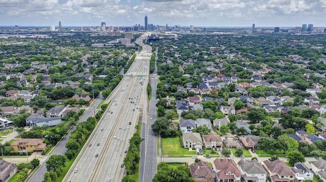 4628 Pine St, Bellaire, TX 77401