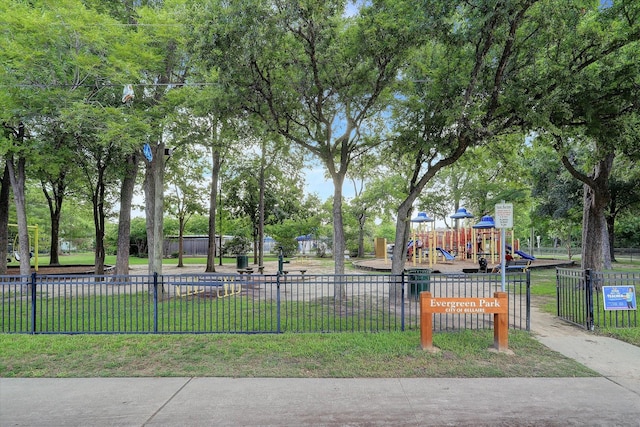 4628 Pine St, Bellaire, TX 77401
