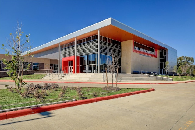 4628 Pine St, Bellaire, TX 77401