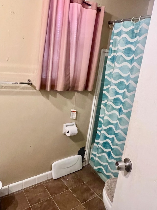 1410 Caplin St, Houston, TX 77022 - bathroom featuring tile patterned flooring and a shower with shower curtain