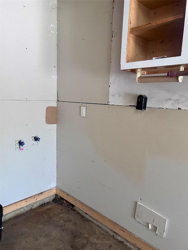 1410 Caplin St, Houston, TX 77022 - laundry room featuring baseboards