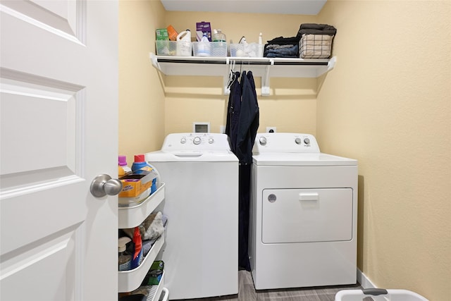 225 Big Spring Dr, Anahuac, TX 77514 - laundry room featuring washer and dryer