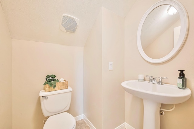 1814 Ferndale Lake Ct, Richmond, TX 77406 - bathroom featuring lofted ceiling