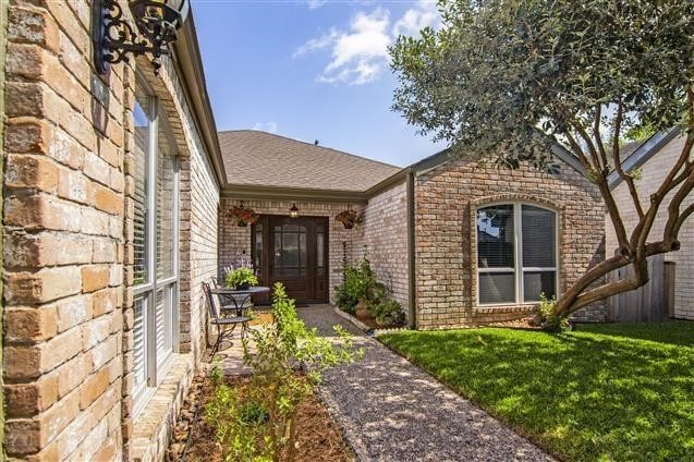7822 Rollingbrook Dr, Houston, TX 77071 - photo 1