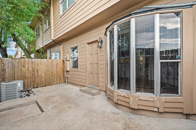 7700 Creekbend Dr Unit 6, Houston, TX 77071 - view of exterior entry featuring a patio