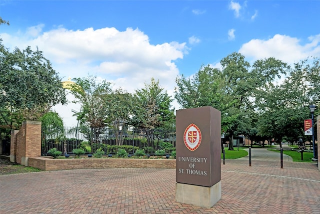 3404 Audubon Pl, Houston, TX 77006 - view of community