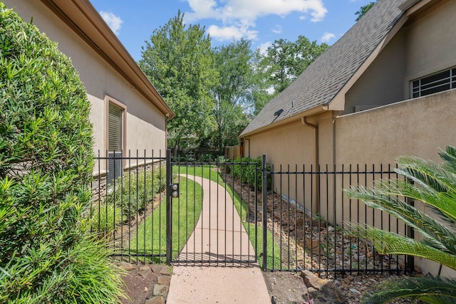 102 W Racing Cloud Ct, The Woodlands, TX 77381 - view of gate