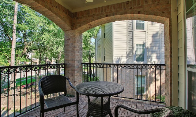 6607 Lake Woodlands Dr Unit 223, The Woodlands, TX 77382 - view of balcony