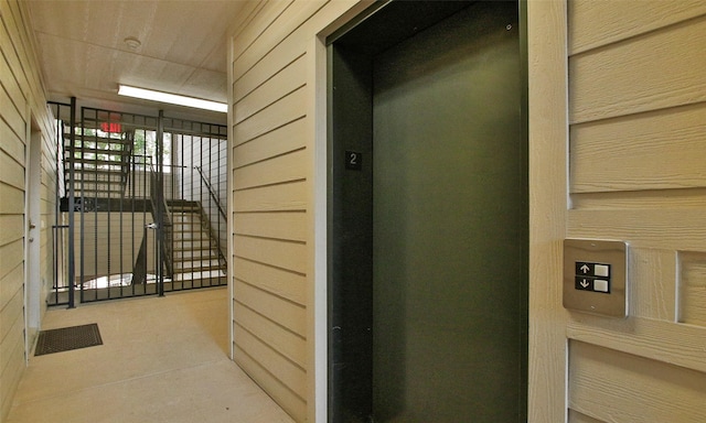 6607 Lake Woodlands Dr Unit 223, The Woodlands, TX 77382 - view of exterior entry featuring elevator